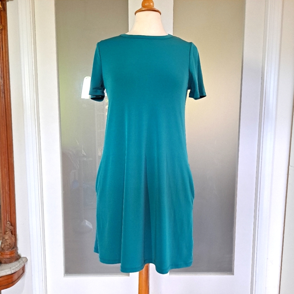 Kenneth Cole short sleeve teal shift dress, stretch fit, with pockets